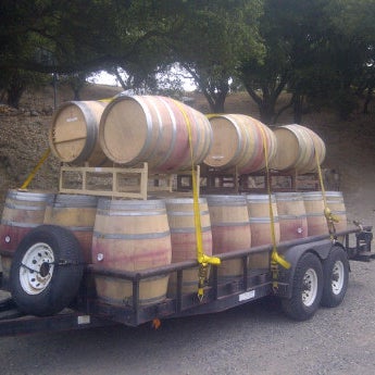 Foto diambil di Caldwell Vineyard oleh Wine Barrel F. pada 5/30/2012