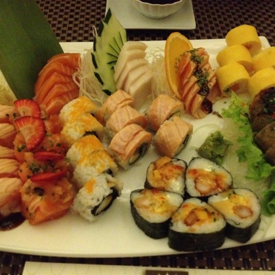 รูปภาพถ่ายที่ Sushihana Sushi Bar โดย Silvestre C. เมื่อ 3/31/2012