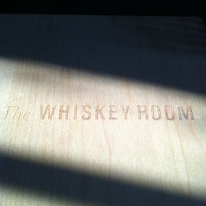 Снимок сделан в The Whiskey Room at Ri Ra пользователем Steve P. 8/12/2012