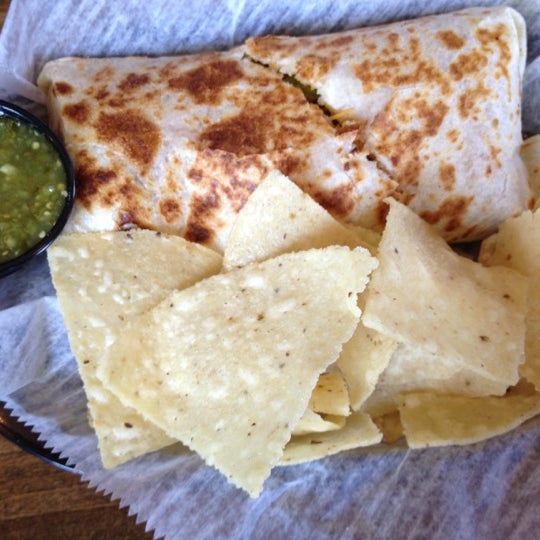 2/16/2012 tarihinde Pete W.ziyaretçi tarafından The Whole Enchilada Fresh Mexican Grill'de çekilen fotoğraf
