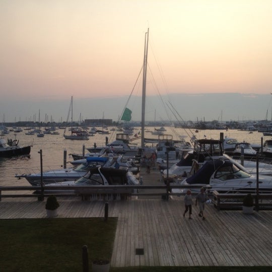 Das Foto wurde bei The Newport Harbor Hotel and Marina von Silvia am 8/18/2012 aufgenommen