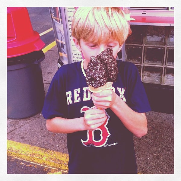 6/27/2012 tarihinde Darren P.ziyaretçi tarafından Dairy Witch Ice Cream'de çekilen fotoğraf