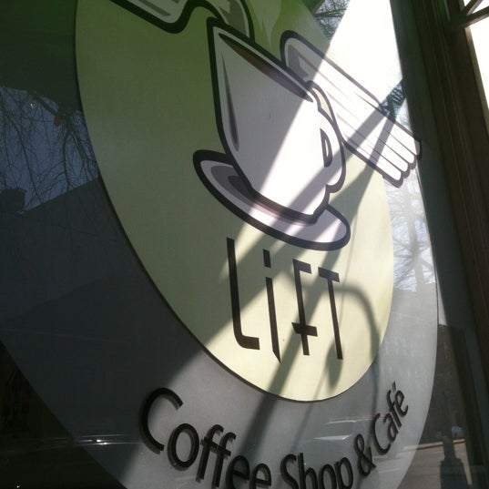 Das Foto wurde bei Lift Coffee Shop &amp; Café von Margo P. am 3/13/2012 aufgenommen