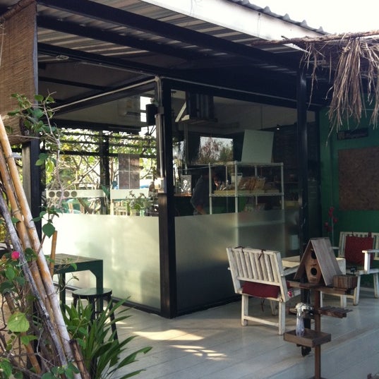 Foto scattata a Cafe Cococano da Nicha K. il 4/4/2012