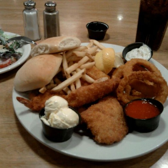 Photo taken at Perkins Restaurant &amp; Bakery by PipeMike Q. on 4/13/2012
