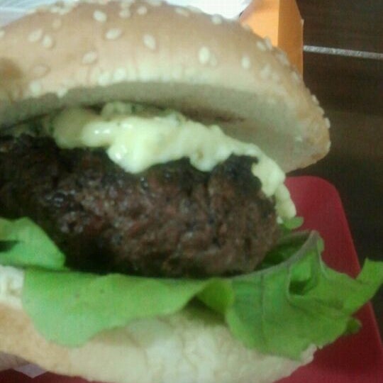 Foto tirada no(a) Willy&#39;s Authentic Burger por Patrik T. em 2/4/2012