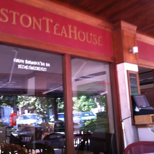 7/20/2012 tarihinde Yoko O.ziyaretçi tarafından Sir Winston Tea House'de çekilen fotoğraf