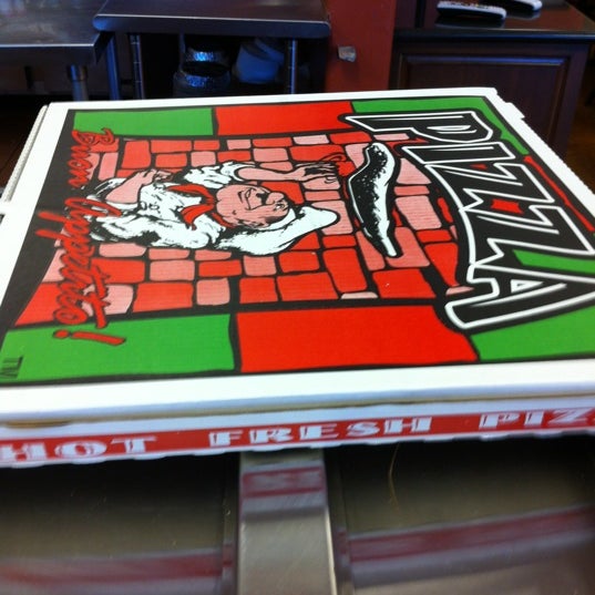 4/22/2012にSozzizle S.がMy New York Pizza, Inc.で撮った写真