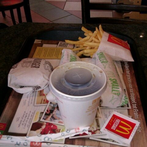 Снимок сделан в McDonald&#39;s пользователем Iefke V. 2/13/2012