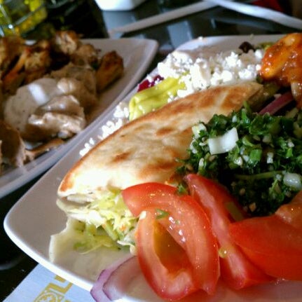 Foto diambil di Zorbas Greek Cuisine oleh Dale S. pada 6/1/2012