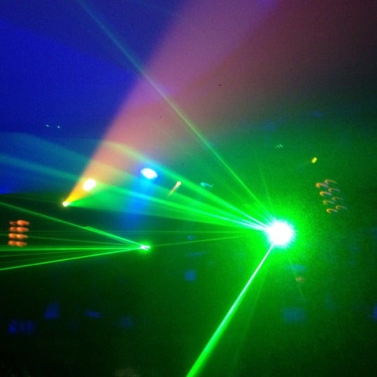 Foto tirada no(a) Arena Night Club por Matthew em 8/30/2012