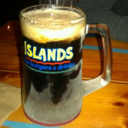 Das Foto wurde bei Islands Restaurant von scott h. am 3/17/2012 aufgenommen