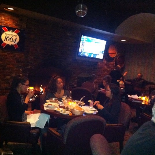 Photo prise au Taix French Restaurant par Beth M. le3/24/2012