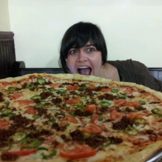 รูปภาพถ่ายที่ Papi&#39;s Pizzeria โดย Summer Rose เมื่อ 5/1/2012