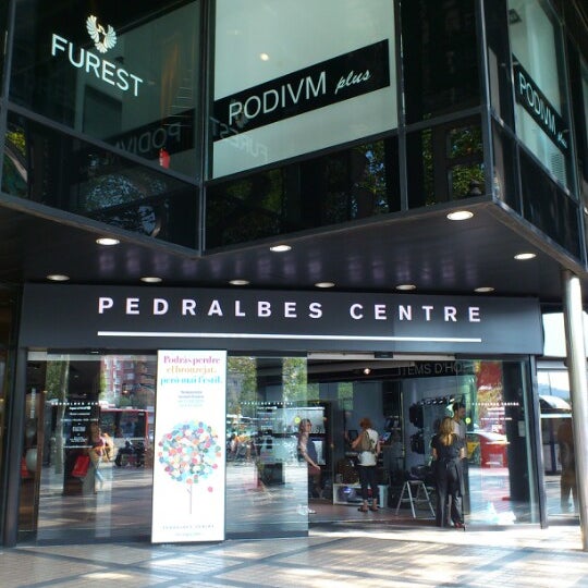 รูปภาพถ่ายที่ Pedralbes Centre โดย Mariela C. เมื่อ 9/7/2012
