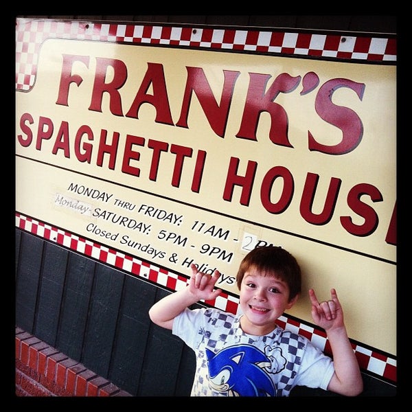 Снимок сделан в Frank&#39;s Spaghetti House пользователем Priscilla B. 5/10/2012