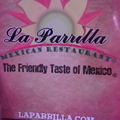 Foto scattata a La Parrilla Mexican Restaurant da LaTosha W. il 6/9/2012