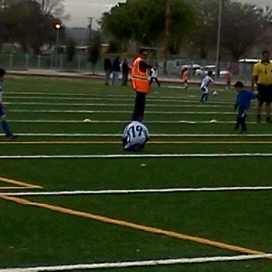 Сол кэмпбелл арсенал. Сол кэмпбелл футболист. Кэмпбелл арсенал. Пеле и марадона. Сол кэмпбелл футболист.
