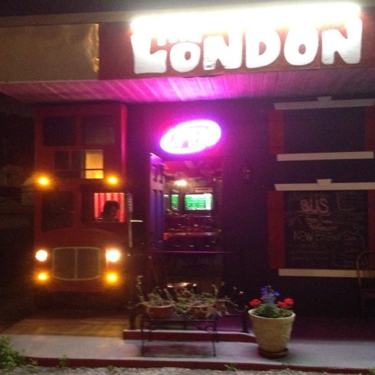 Кафе автобус королев. Bus pub. Бар the bus астана. Bus pub. The bus music pub астана.