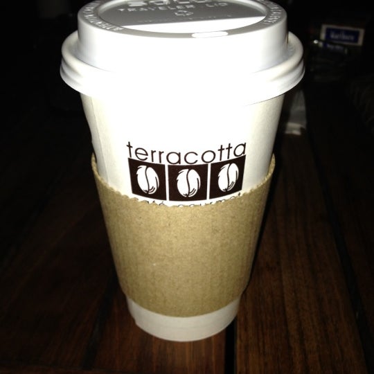 Foto tomada en Terracotta Café  por Cris H. el 3/14/2012