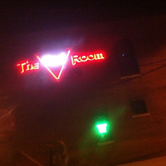 รูปภาพถ่ายที่ The Red Room โดย Ricky P. เมื่อ 4/14/2012