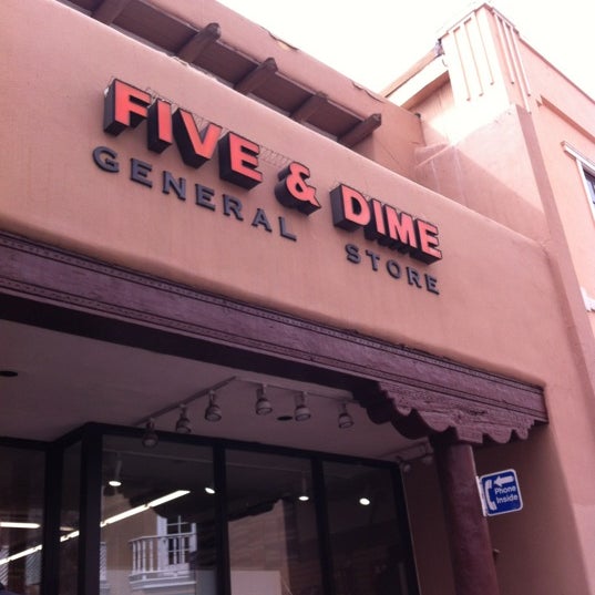 Снимок сделан в Five &amp; Dime General Store пользователем Hetal P. 3/18/2012