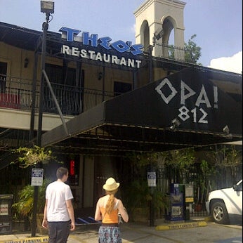 Das Foto wurde bei Theo&#39;s Restaurant von Oktober S. am 6/23/2012 aufgenommen