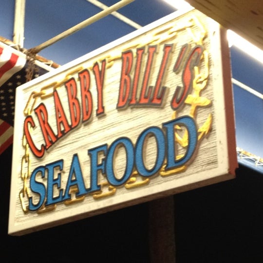 รูปภาพถ่ายที่ Crabby Bill&#39;s Clearwater Beach โดย Mariah M. เมื่อ 3/11/2012