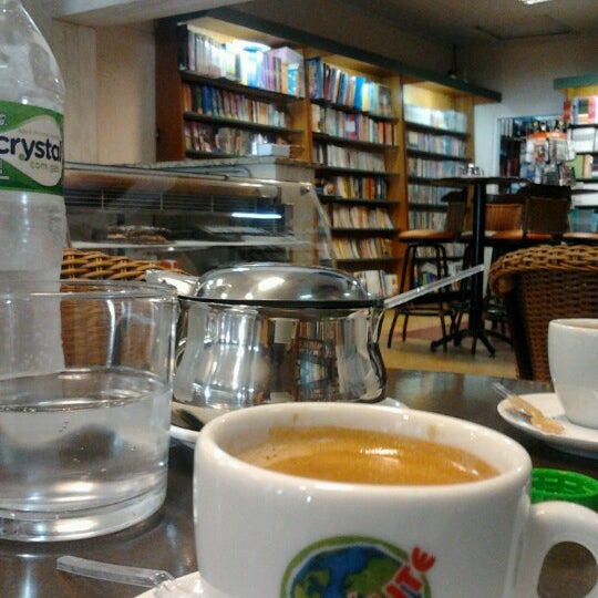 9/5/2012 tarihinde Ivete T.ziyaretçi tarafından Satélite Livraria e Cafeteria.'de çekilen fotoğraf