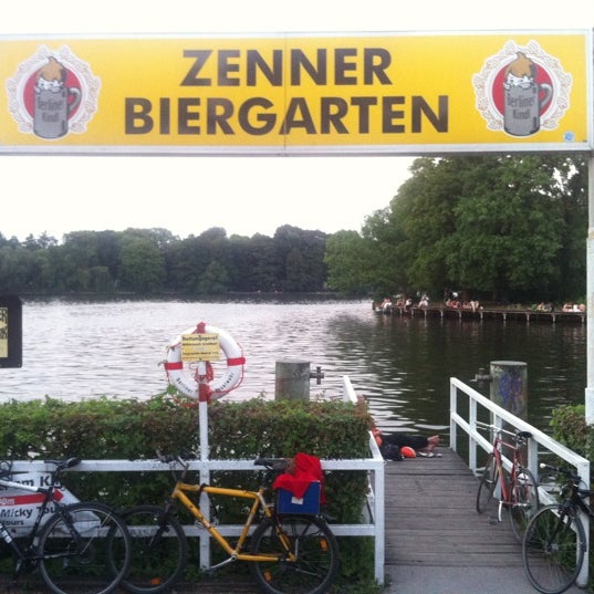 7/26/2012 tarihinde Martin B.ziyaretçi tarafından Zenner Biergarten'de çekilen fotoğraf