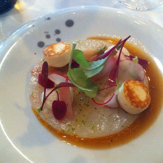 5/7/2012 tarihinde Ynez S.ziyaretçi tarafından Restaurant Nuance'de çekilen fotoğraf