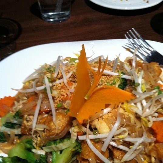 4/2/2012 tarihinde Jody M.ziyaretçi tarafından Ubon Thai Cuisine'de çekilen fotoğraf