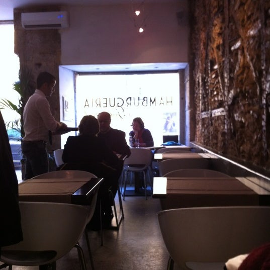 Das Foto wurde bei Hamburgueria Gourmet - Café do Rio von Sara C. am 2/9/2012 aufgenommen