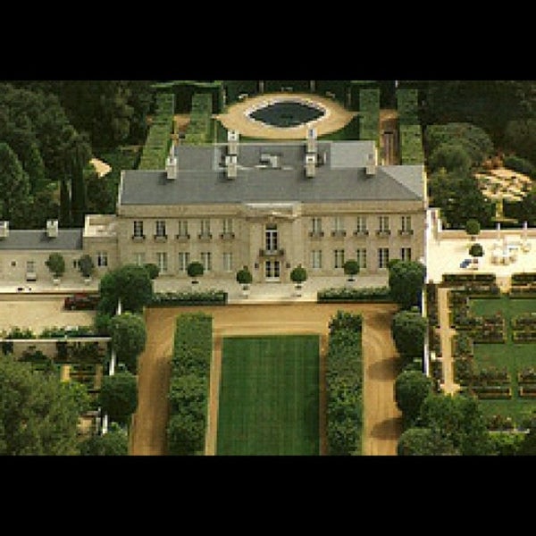 Foto tirada no(a) Christophe Choo Real Estate Group  - Coldwell Banker Global Luxury por Christophe C. em 2/20/2012