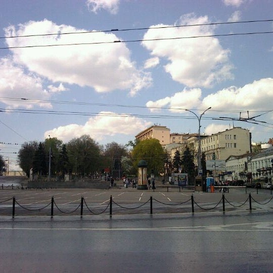 Славянск площадь
