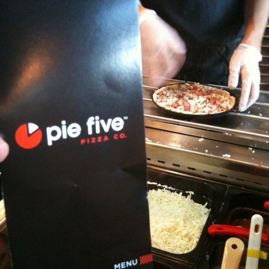 5/30/2012にDennis Y.がPie Five Pizzaで撮った写真