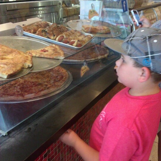 7/18/2012 tarihinde Jeff G.ziyaretçi tarafından Pizza Girls WPB'de çekilen fotoğraf