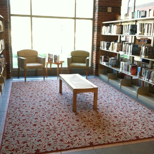4/17/2012 tarihinde 💋Priceless M.ziyaretçi tarafından Darien Library'de çekilen fotoğraf