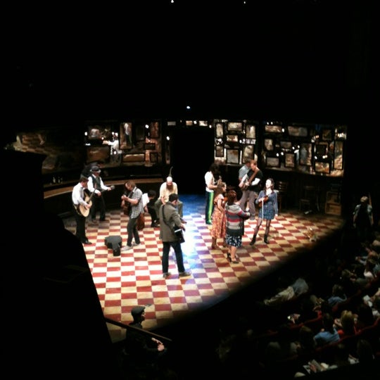 Das Foto wurde bei Once the Musical von Kelsea P. am 6/10/2012 aufgenommen