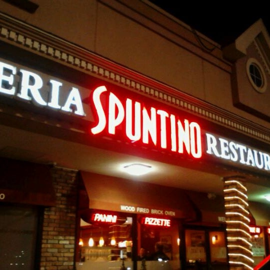 รูปภาพถ่ายที่ Spuntino โดย Diana เมื่อ 2/28/2012