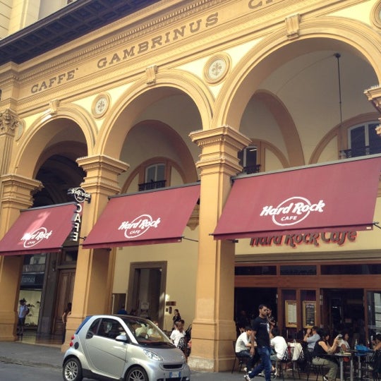 6/16/2012 tarihinde Sara S.ziyaretçi tarafından Hard Rock Cafe Florence'de çekilen fotoğraf