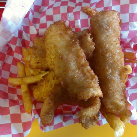 Снимок сделан в Ballard Brothers Seafood &amp; Burgers пользователем Karl W. 6/30/2012