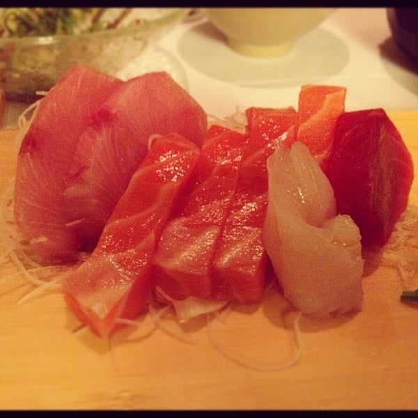 Foto diambil di Michi Sushi oleh WileyOne 1. pada 2/17/2012