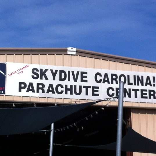 Foto diambil di Skydive Carolina oleh Kurtis A. pada 3/17/2012