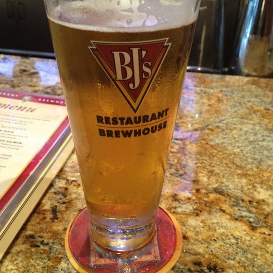 Photo taken at BJ&#39;s Restaurant &amp; Brewhouse by Kaitlyn W. on 5/10/2012
