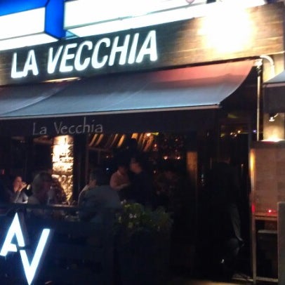 8/12/2012 tarihinde Victor Z.ziyaretçi tarafından La Vecchia Ristorante'de çekilen fotoğraf
