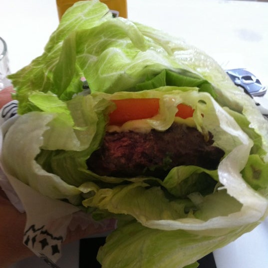 Foto scattata a Chez Burger da Ariovaldo P. il 3/17/2012