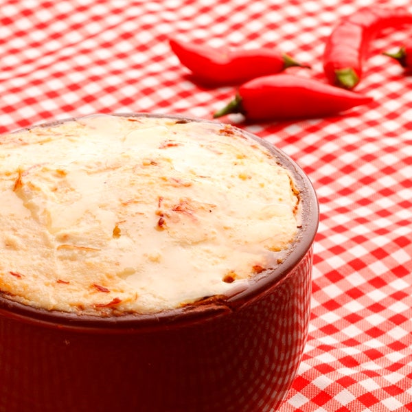 Prato 2012: SURPRESINHA BAFAFÁ - Carne seca desfiada com aipim em cubos, molho de tomate da casa com leite de coco e uma pasta de maionese com queijo parmesão ralado