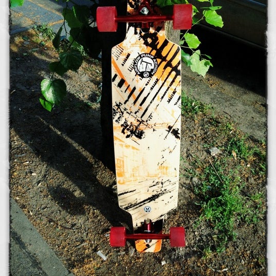 6/19/2012 tarihinde Markus Y.ziyaretçi tarafından UrbanBoarding Longboard und Skateboard Shop'de çekilen fotoğraf