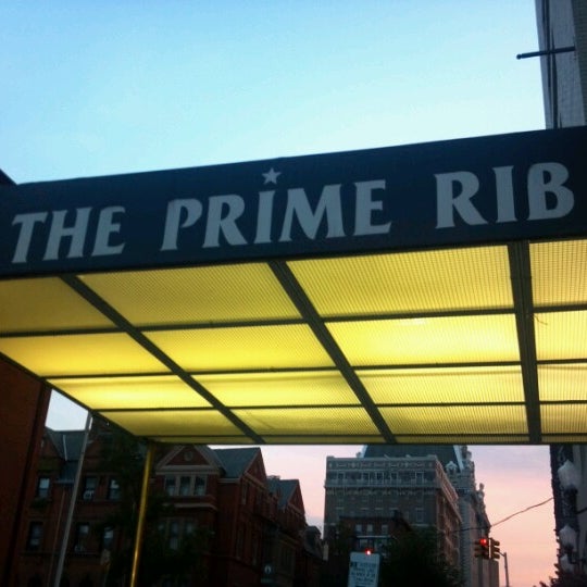 Снимок сделан в The Prime Rib пользователем James S. 8/2/2012